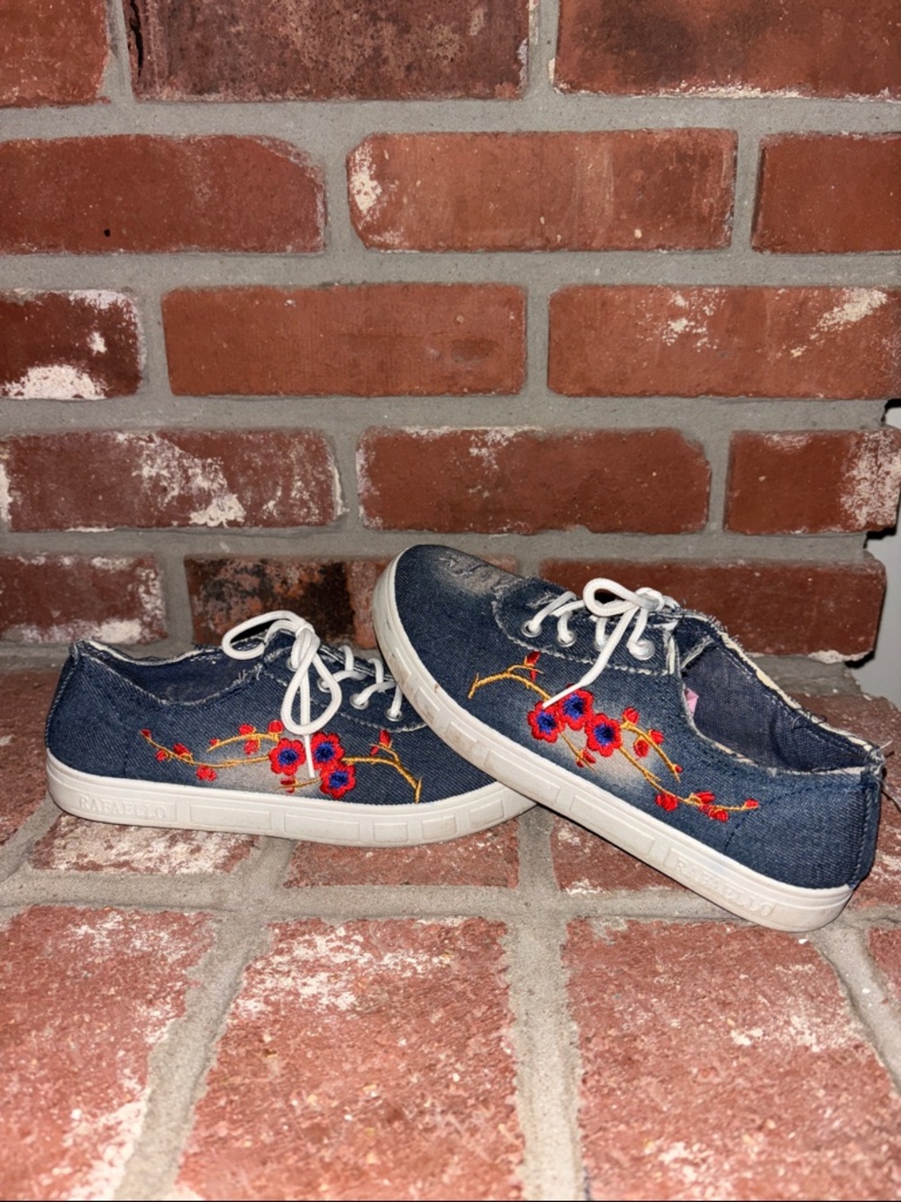 Rafaella Distressed Style Blue Denim Floral Women’s Shoes Size 7 - Picture 2 of 6